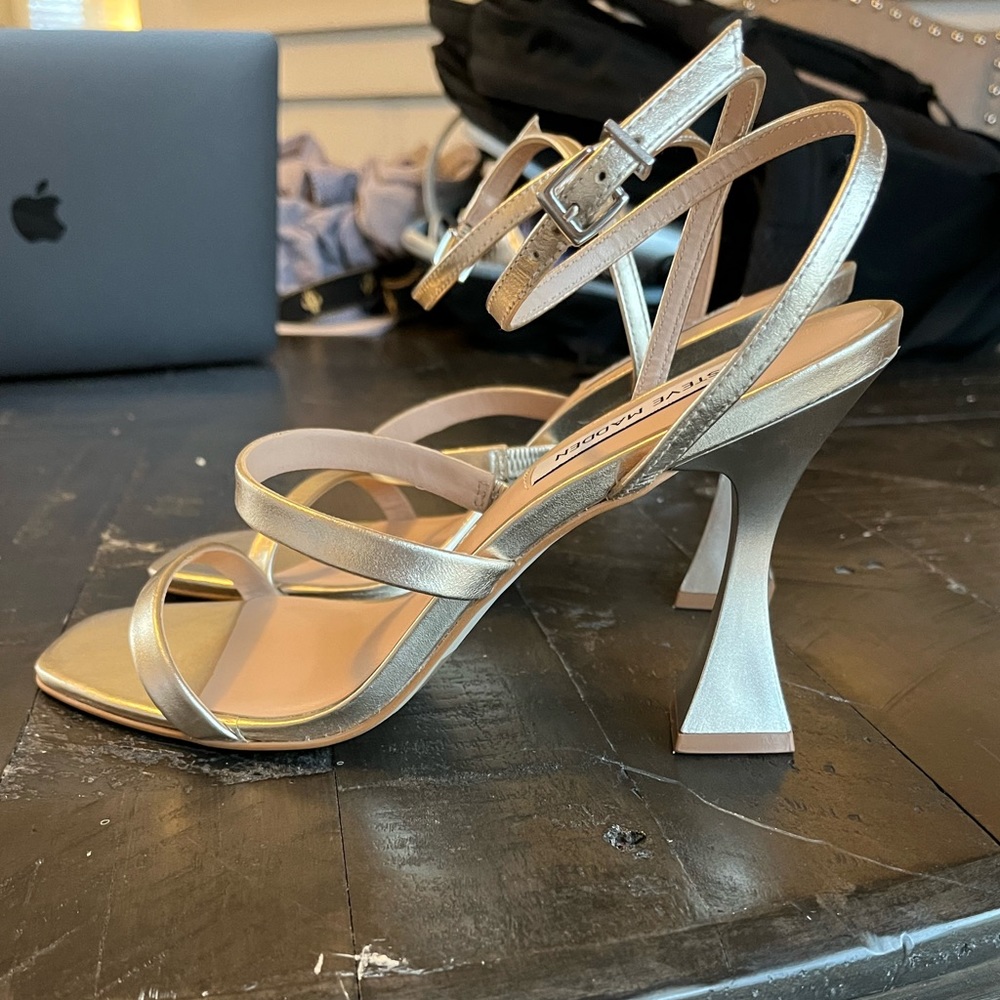 Steve Madden metallic heels - Picture 2 of 6